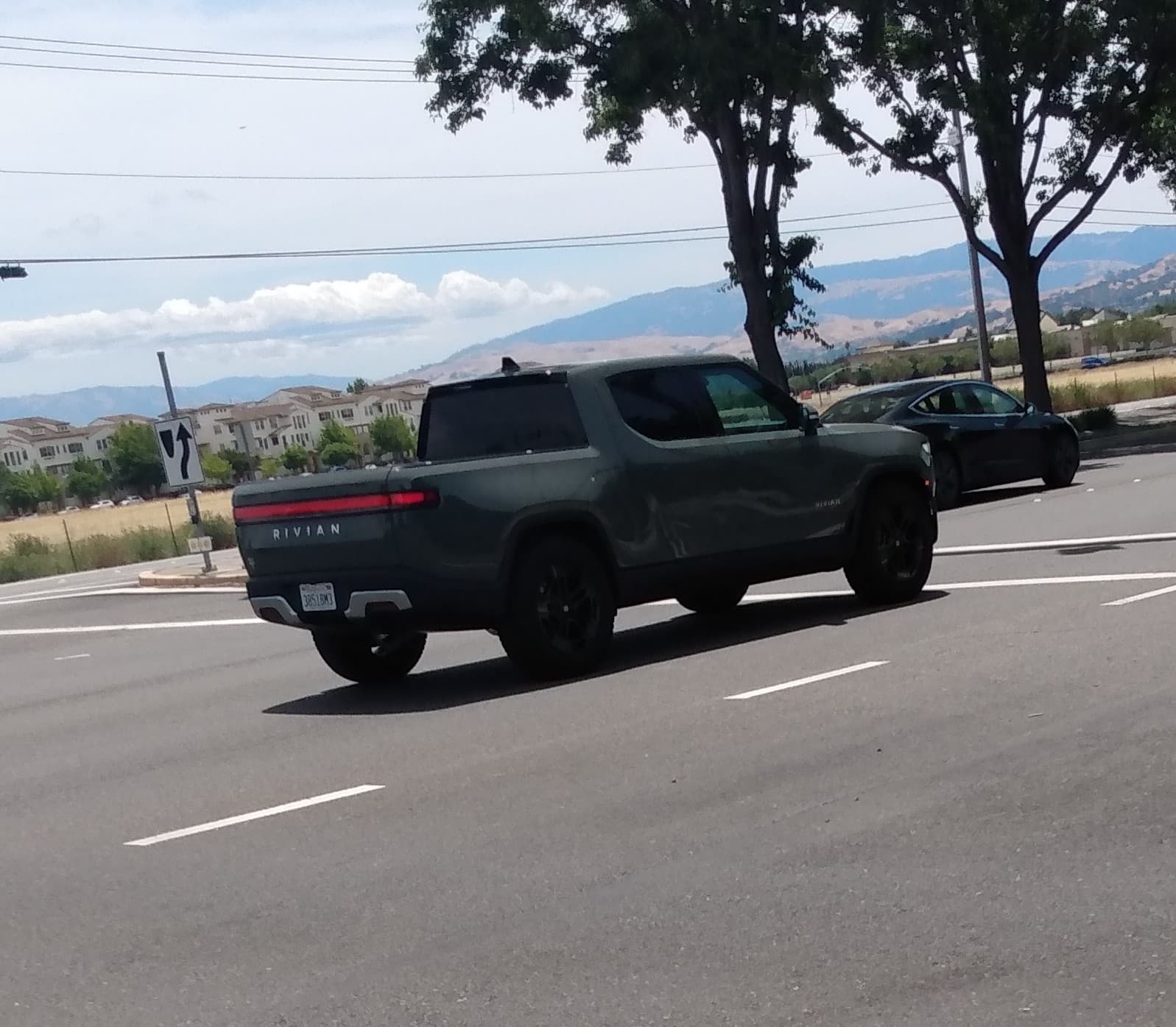 Rivian R1T — Rivian R1T